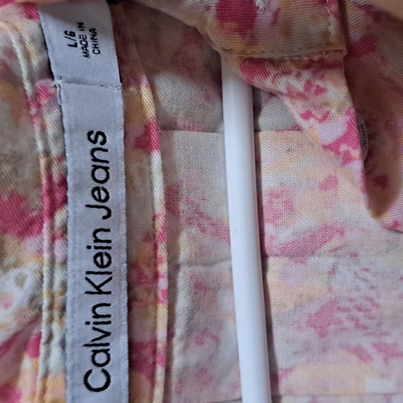 Calvin Klein Pink Snakeprint Short Sleeve Button-Up Top.  Size Large NWT - Picture 6 of 10